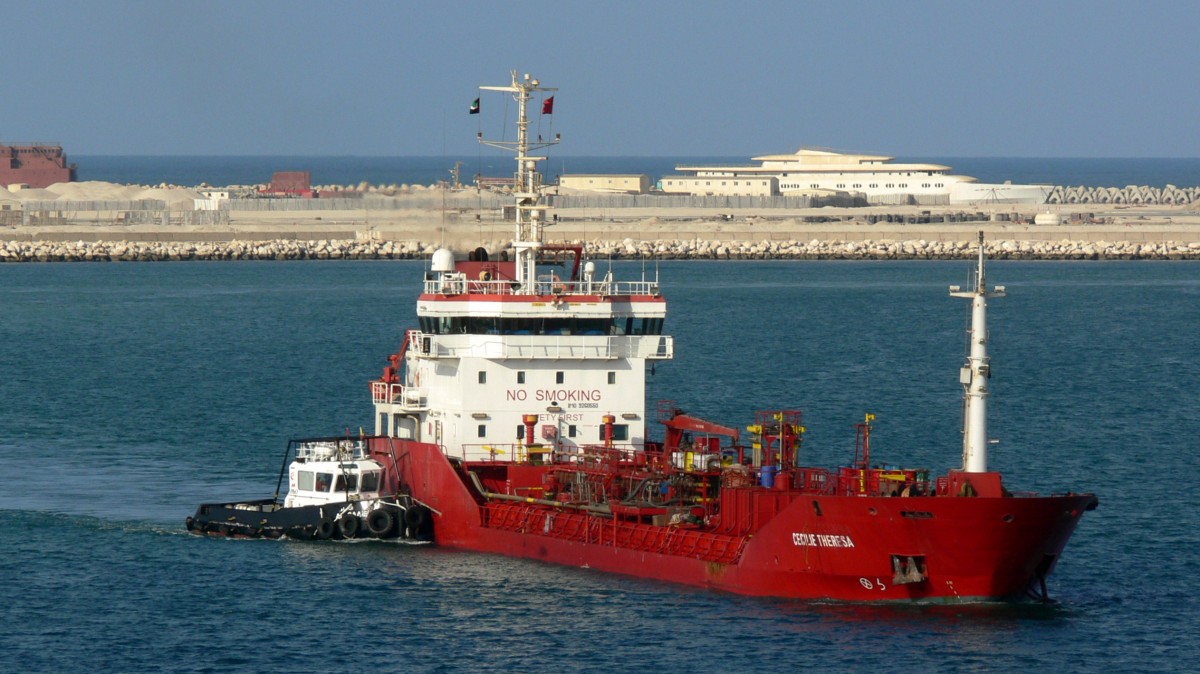 Das Tankschiff Cecilie Theresa am 17.11.2012 im Hafen von Dubai.