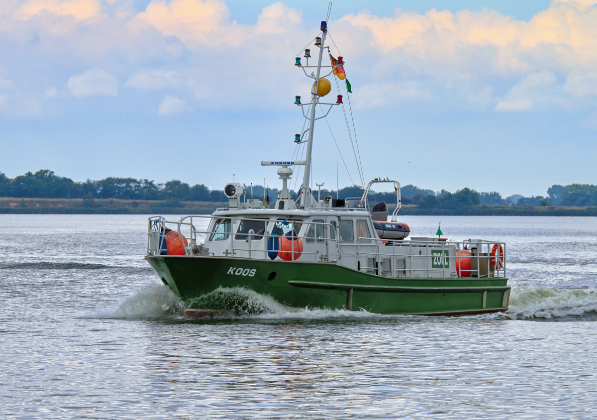 Das Zollboot  Koos  im Greifswalder Bodden bei Stahlbrode. - 20.09.2013