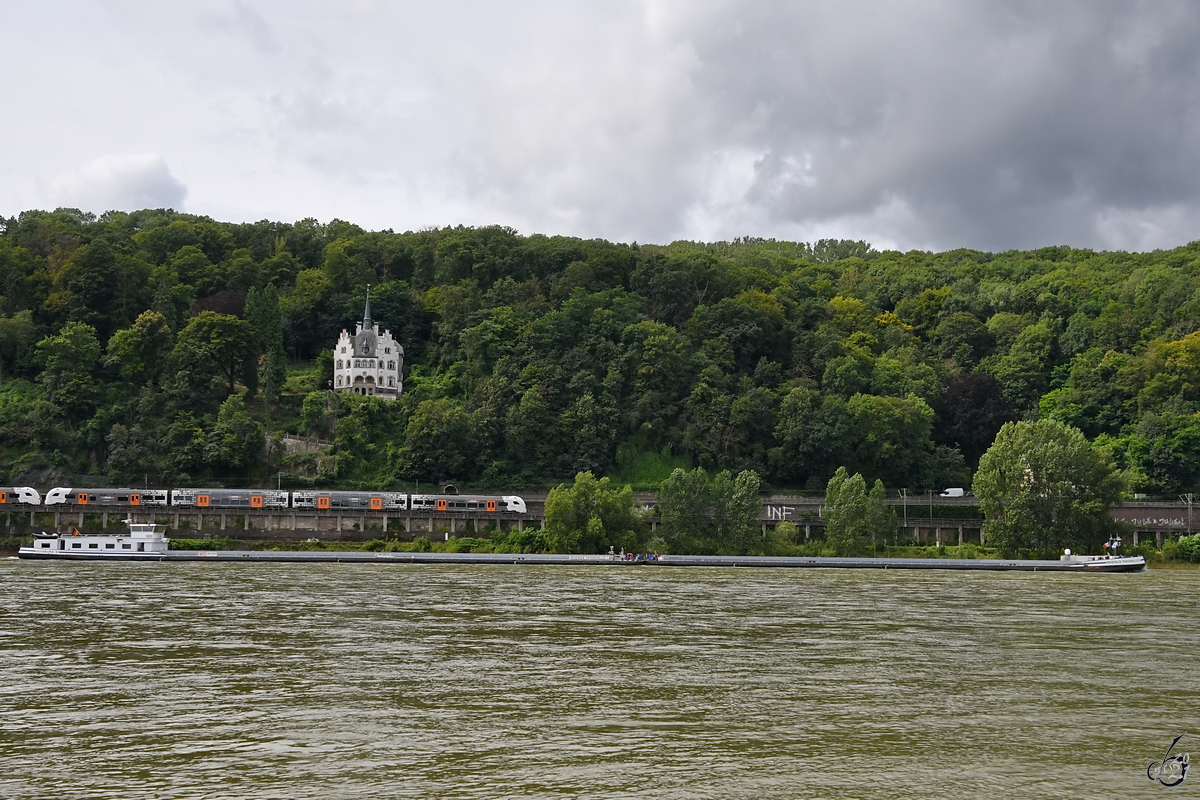 Der Koppelverband bestehend aus RHENUS THIONVILLE I & II (ENI: 02332593 & 02332594) auf dem Rhein unterwegs. (Unkel, August 2021)