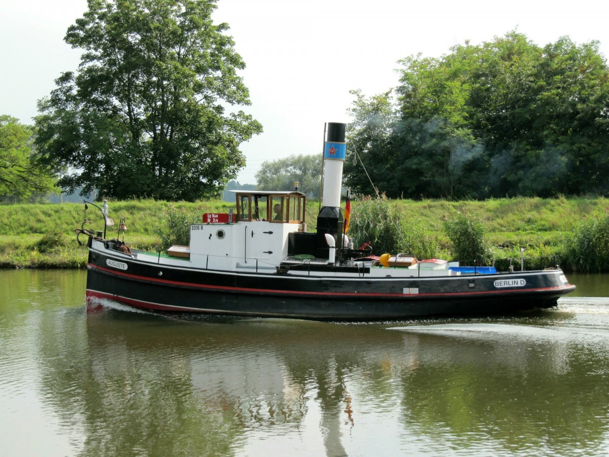 Der Schlepper Auguste (Bj. 1863 , L 14,40m , B 3,78m) am 04.09.2015 im Elbe-Havel-Kanal bei Kade Schleuse.