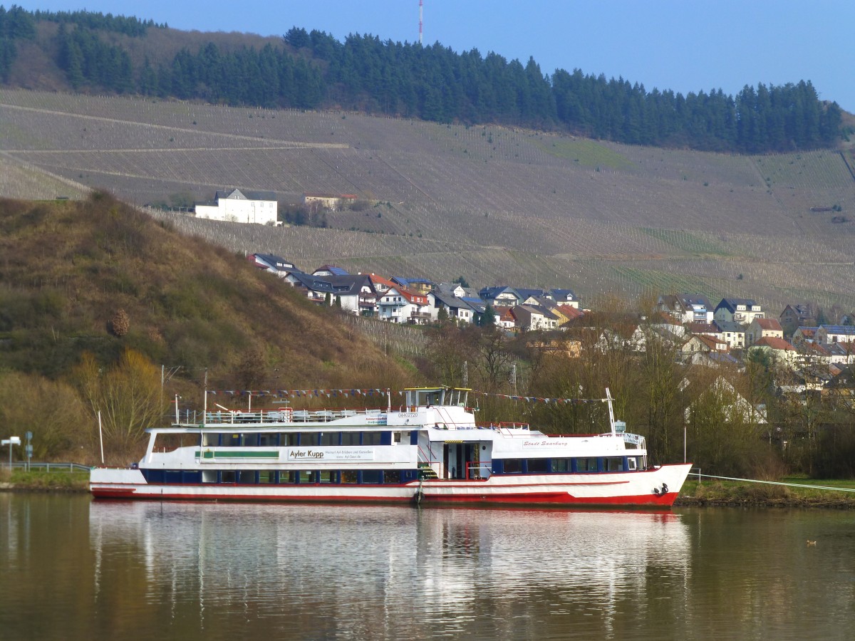 Deutschland, Rheinland-Pfalz, Passagierschiff  Stadt Saarburg  bei Ockfen auf der Saar. 08.03.2014