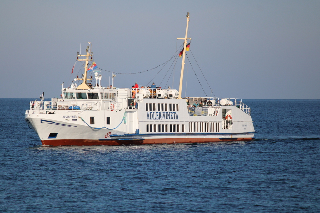 Die ADLER VINETA auf ihrer Tour von Misdroy nach Bansin kurz vor der Ankunft am 09.10.2021 an der Seebrück im Seebad Ahlbeck.