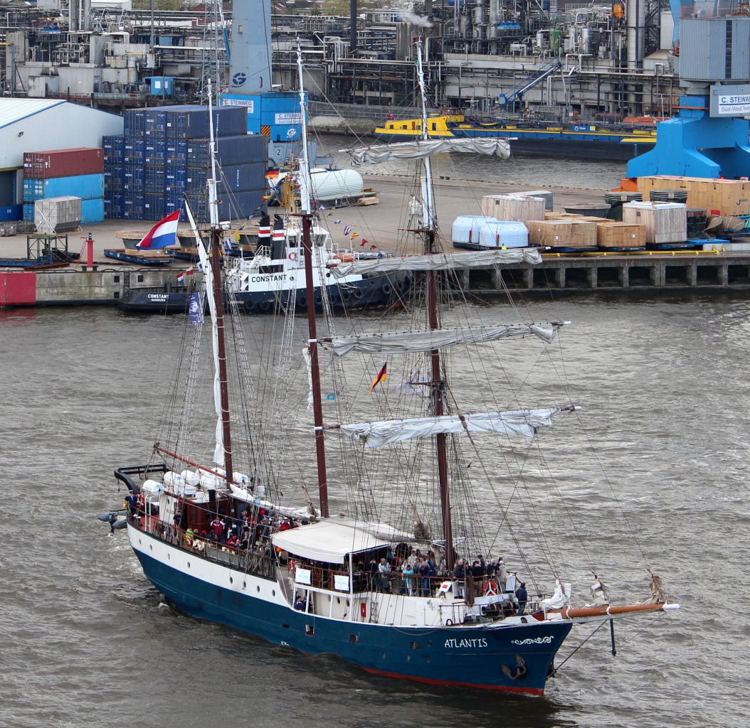 Die Atlantis am 12.05.2013 auf der Elbe vor Hamburg.