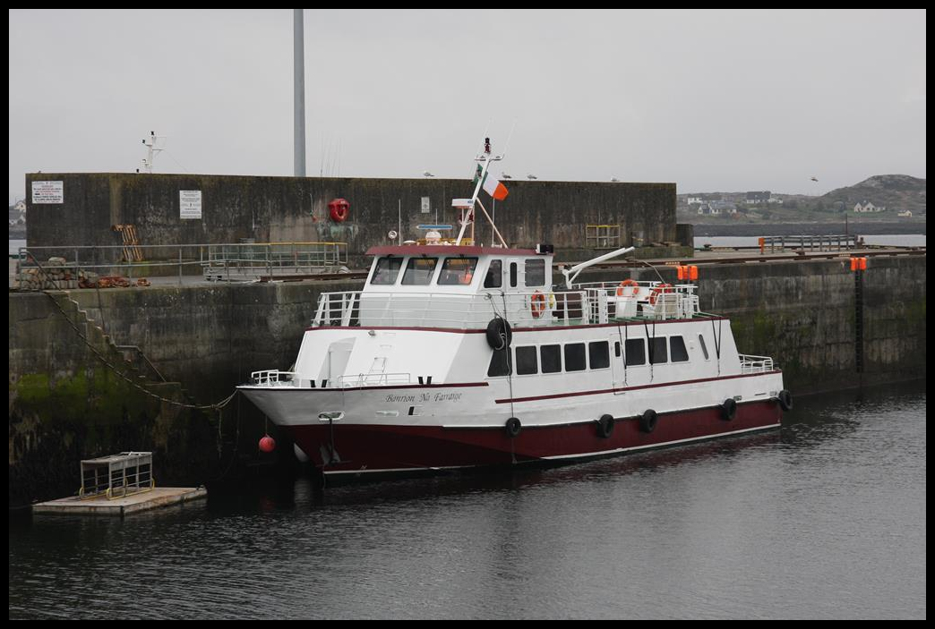 Die Banrion na Farreige der Island Ferries lag am 9.4.2017 im Hafen Rossaveal an der Westküste Irlands im Hafen.
