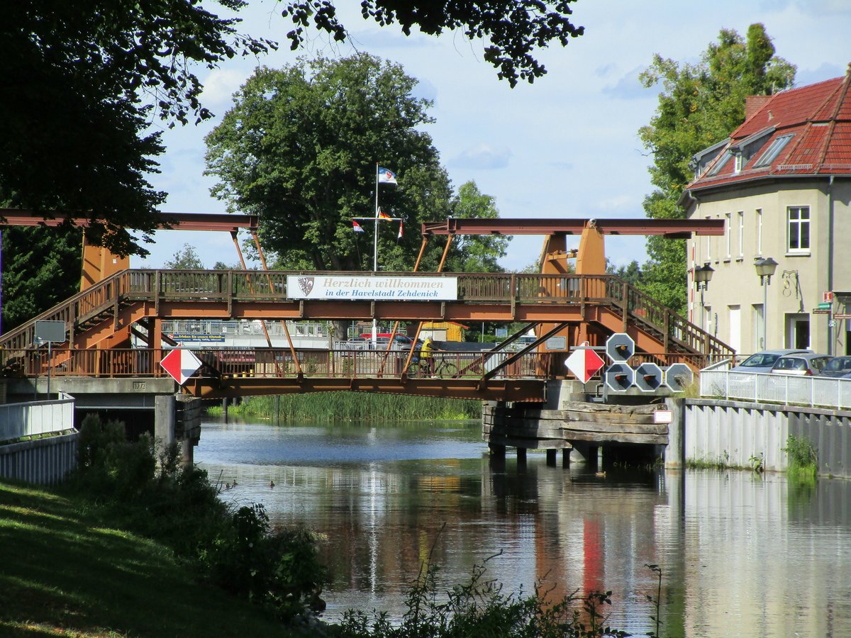 Die Dammgastbrücke ist eine Zug/-Klappbrücke in Zehdenick an der HAVEL. Hier im geschlossenem Zustand am 03.09.2020.