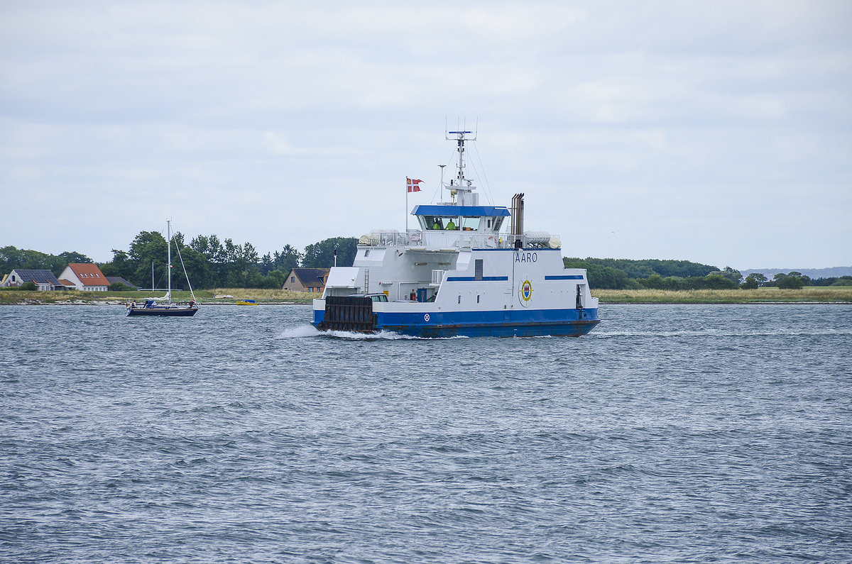 Die Fähre Aarø verbindet die Insel Aarø mit dem Festland östlich von Haderslev (Hadersleben). Aufnahme: 23. Juni 2018.