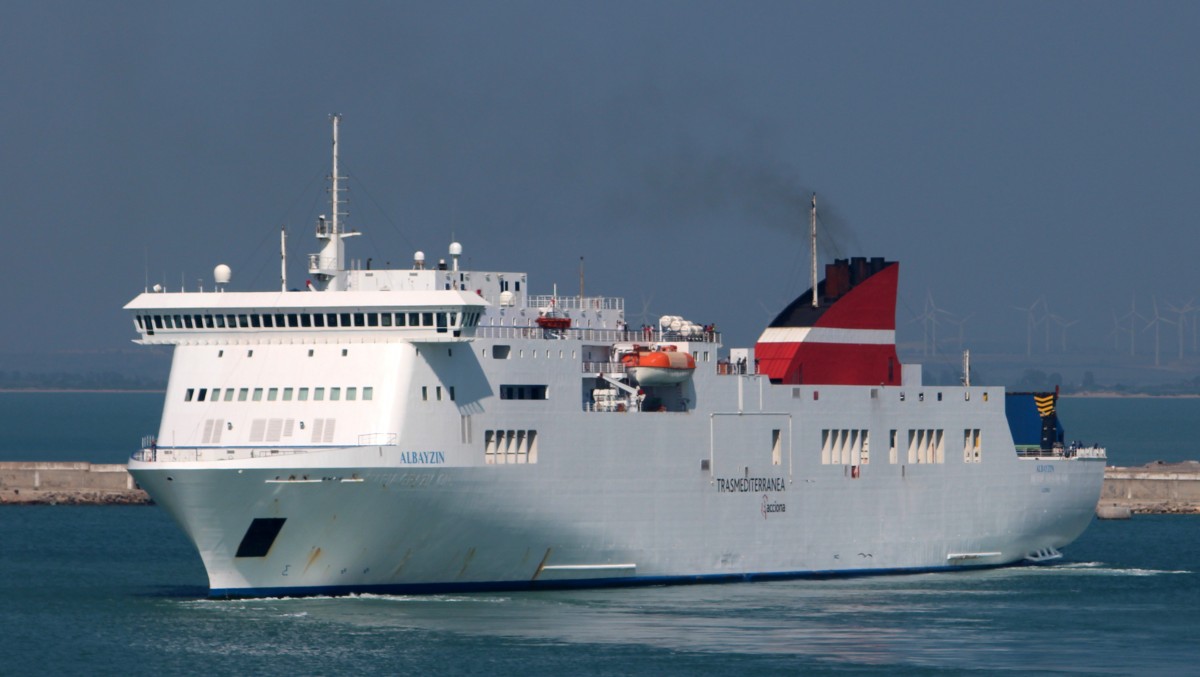 Die Fähre Albayzin am 15.04.2014 im Hafen von Cadiz.