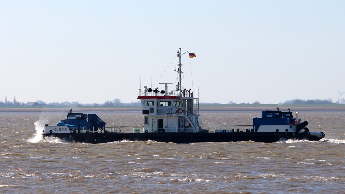 Die Hol Blank am 20.03.2014 auf der Weser vor Bremerhaven.