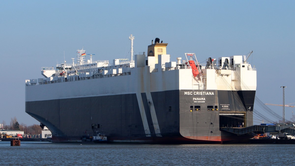 Die MSC Cristiana am 28.01.2014 im Hafen von Bremerhaven. Sie ist 199m lang und 32m breit.