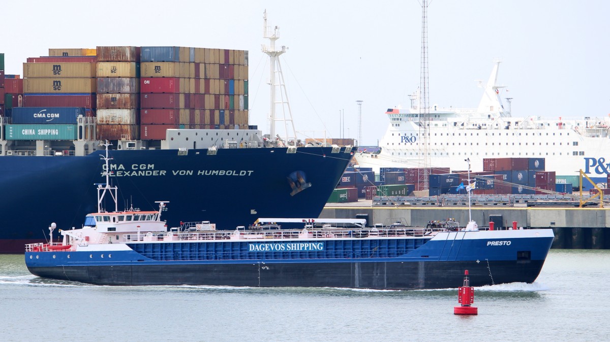 Die Presto am 22.04.2014 im Hafen von Zeebrugge. Sie ist 83m lang und 12m breit.