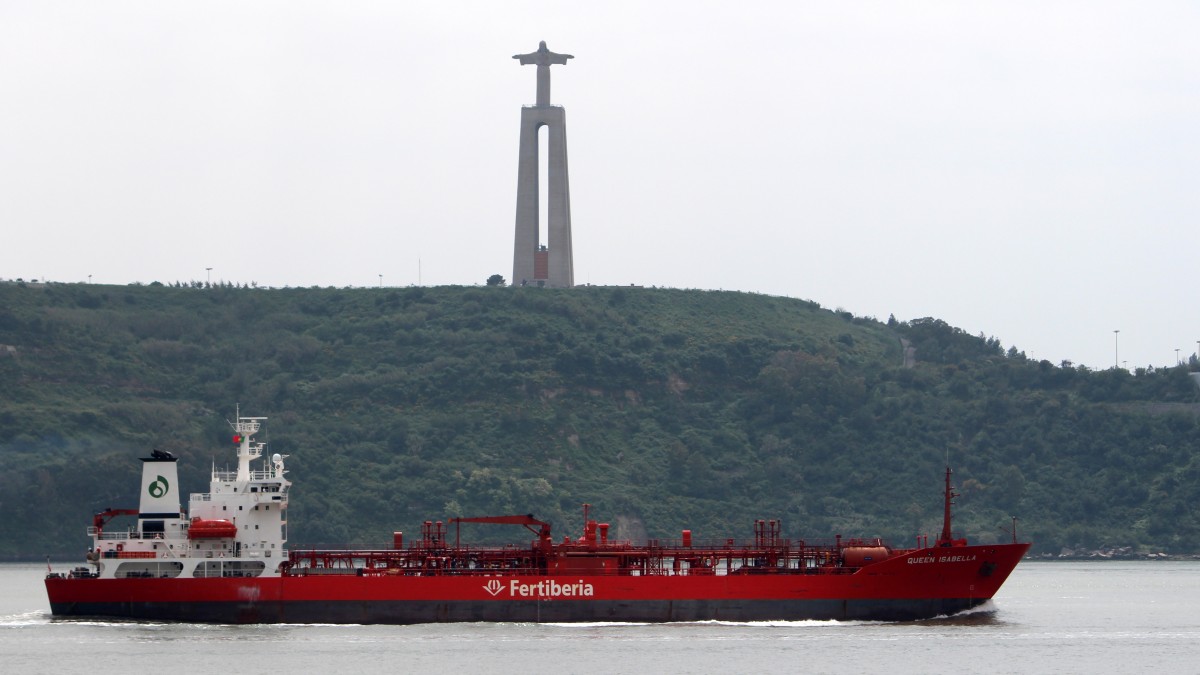 Die Queen Isabella am 16.04.2014 im Hafen von Lissabon.