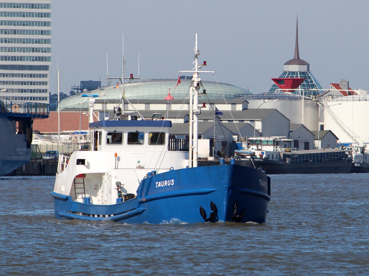 Die Taurus am 20.03.2014 im Fischereihafen von Bremerhaven. Sie ist 35m lang und 6m breit.