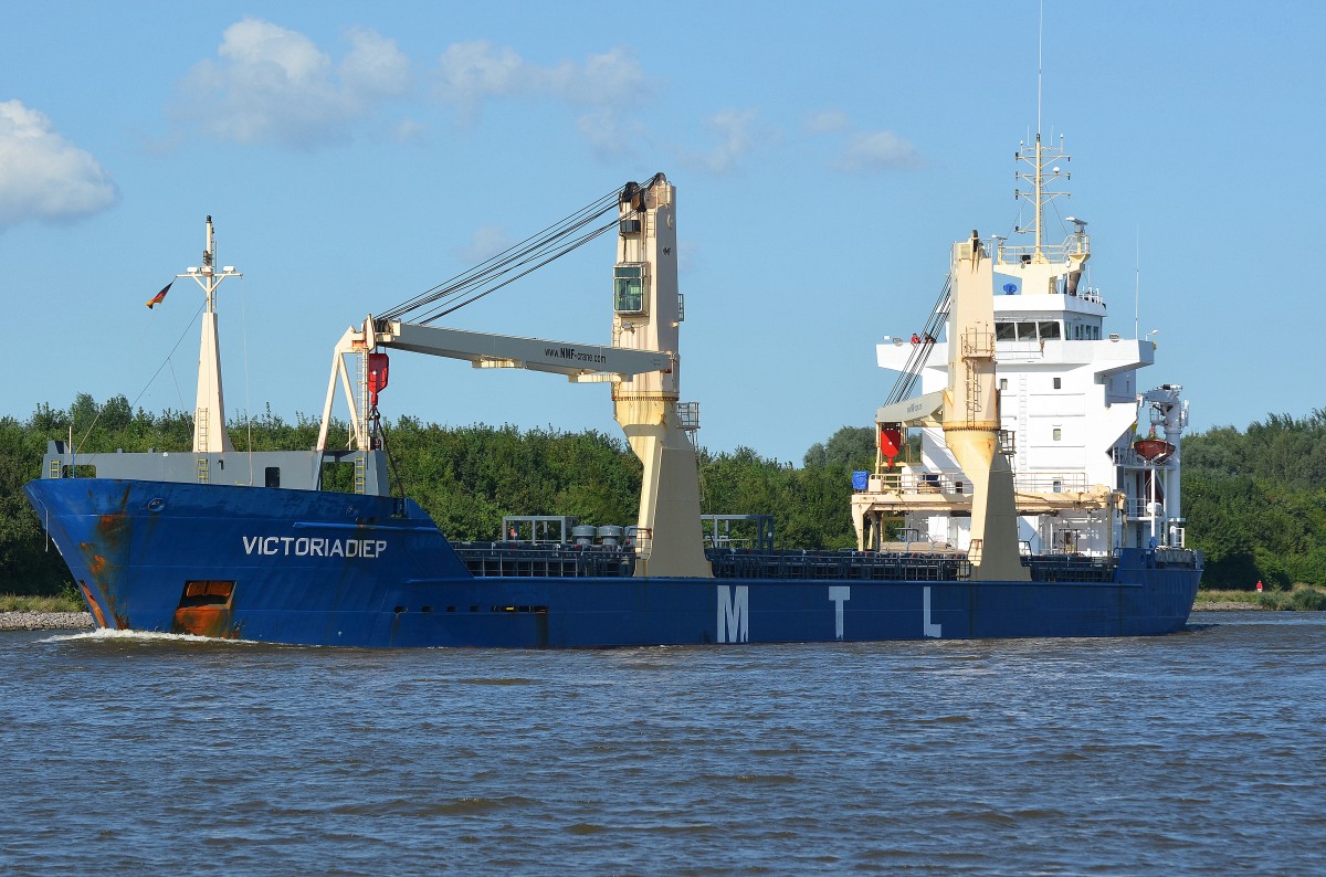 Die Victoriadiep IMO-Nummer:9351153 Flagge:Niederlande Lnge:120.0m Breite:15.0m Baujahr:2007 Bauwerft:Bodewes Shipyard,Hoogezand Niederlande im Nord-Ostsee-Kanal bei Fischerhtte am 25.08.13