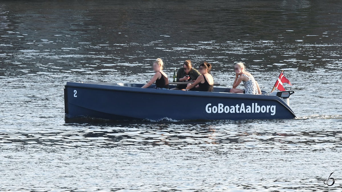 Ein Ausflugsboot in Aalborg. (Juni 2018)