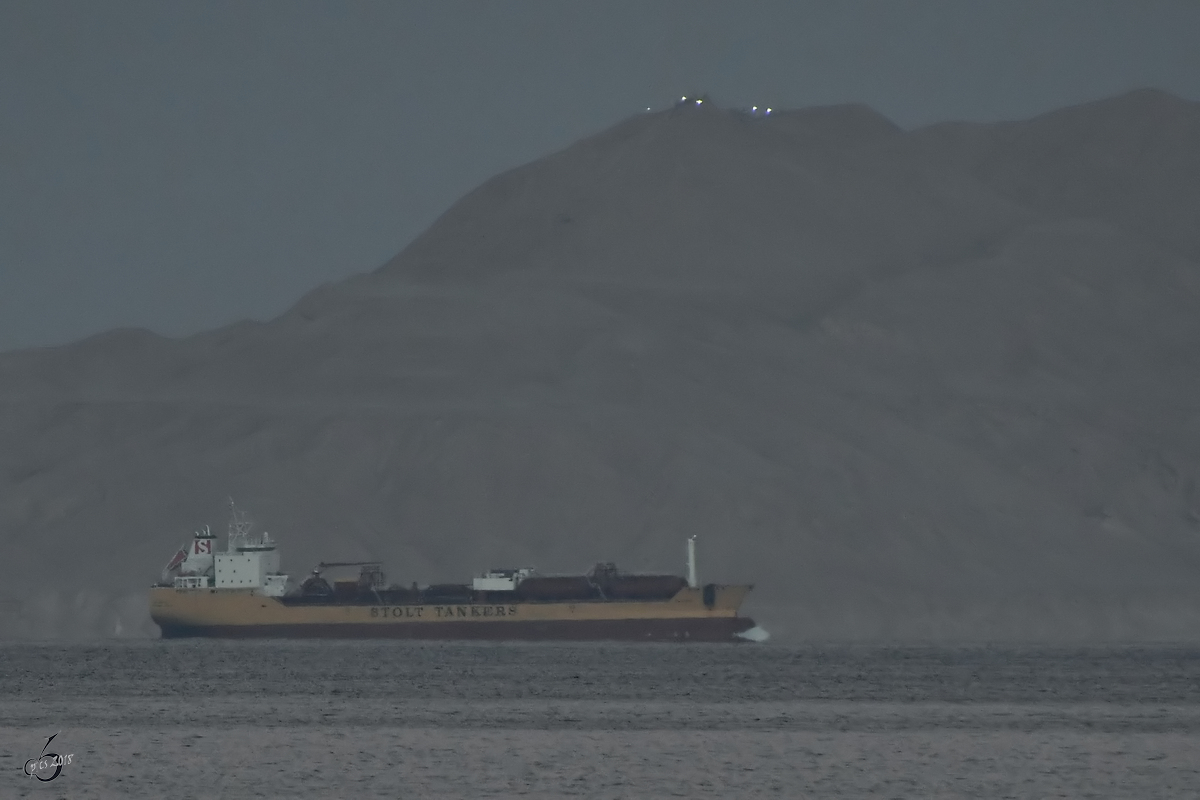 Ein weit entferntes Tankschiff auf dem Roten Meer. (Scharm El-Scheich, Dezember 2018)