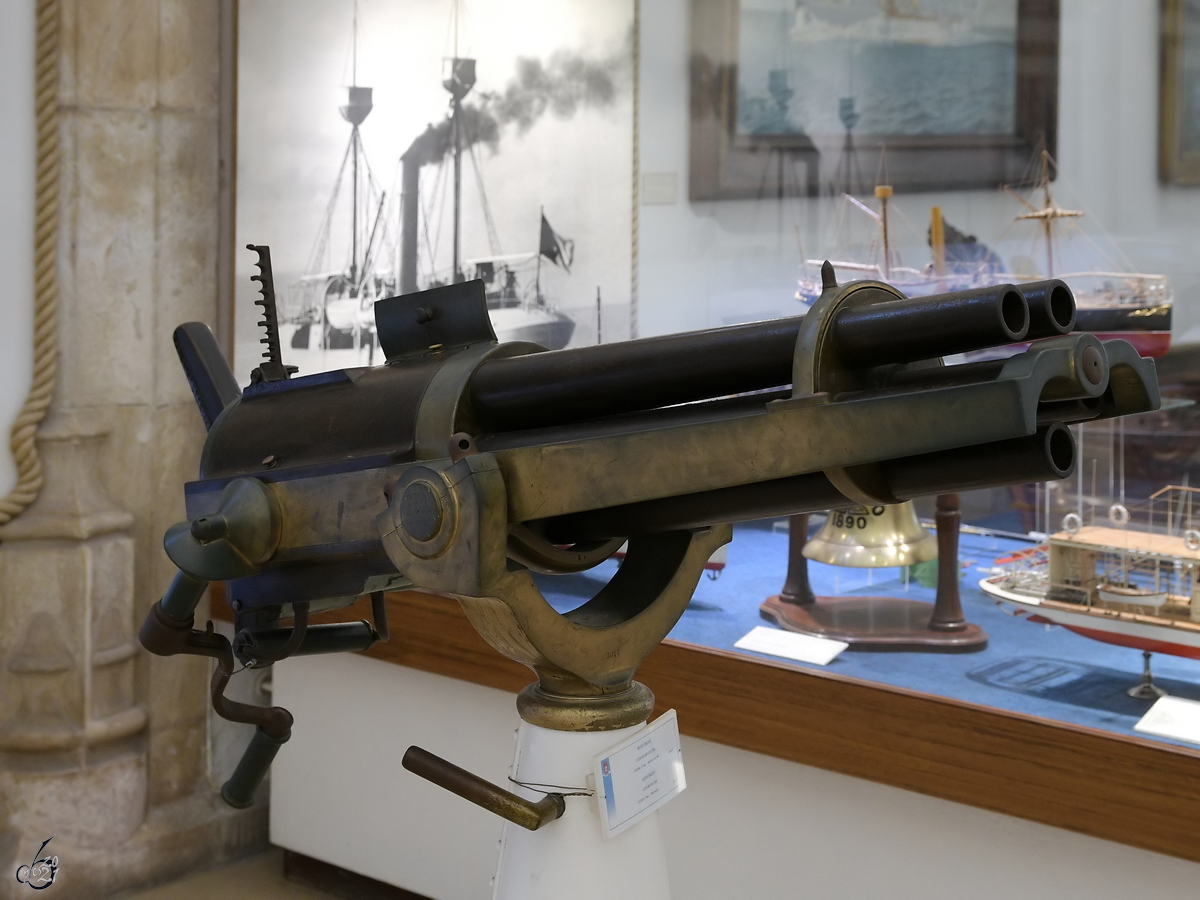 Eine auf einem Schiff montierte Hotchkiss-37mm-Rotationskanone mit 5 Rohren. (Museu De Marinha Lissabon, Januar 2017)