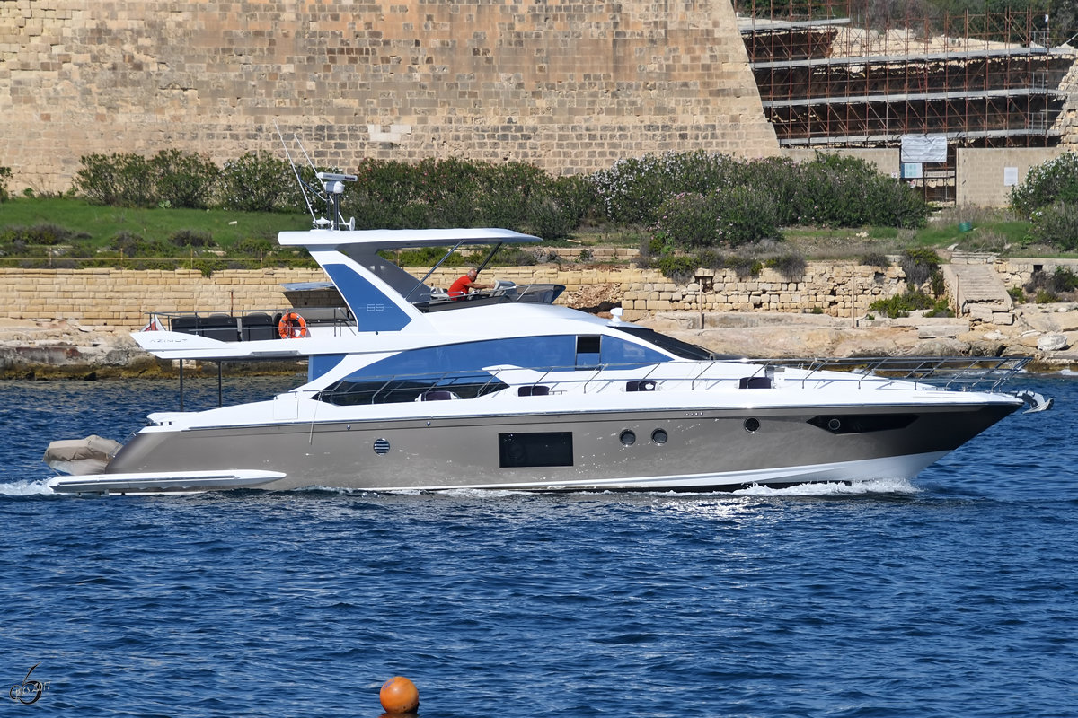 Eine Yacht des Herstellers Azimut im Marsamxett Hafen. (Valletta, Oktober 2017) 