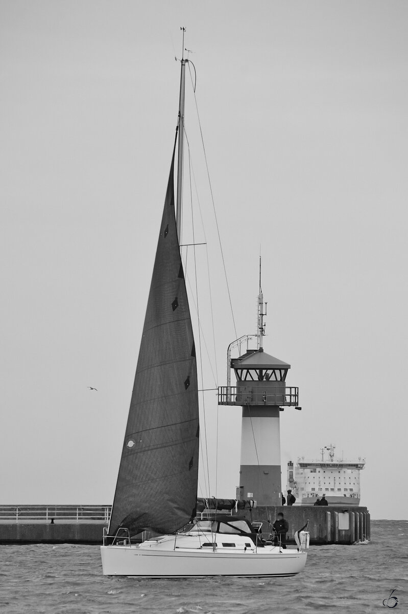 Eines der vielen Segelboote, welche im Mai 2023 in Travemünde zu sehen waren.