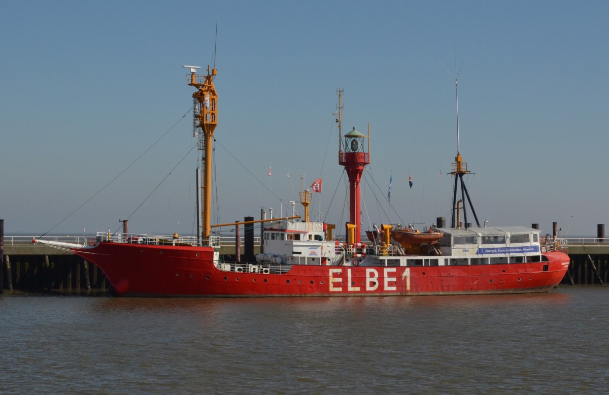Elbe 1 war eine Feuerschiffsposition vor der Elbmndung. Als uerste Seeposition vor der Elbe lag sie von 1816 bis 1939. Heute liegt sie am Liegeplatz: Cuxhaven, an der  Alten Liebe  als Museums-Schiff. Gesehen am 03.10.15.