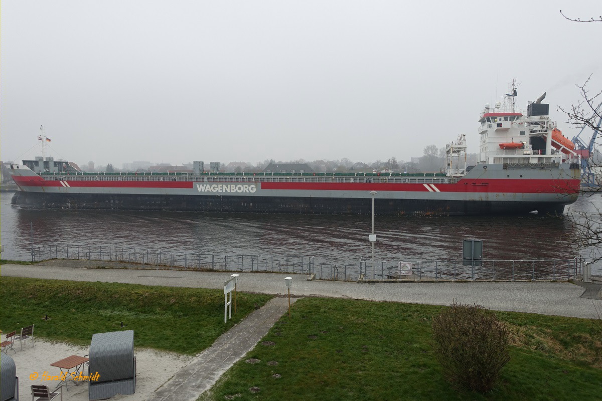 ELBEBORG (IMO 9568249) am 9.4.2023 im Frühdunst im NOK Höhe Hafen Rendsburg, Fahrtrichtung Brunsbüttel / 
Stückgutfrachter / BRZ 7.680 / Lüa 144,56 m, B 15,87 m, Tg 8 m / 1 Diesel, Wärtsilä 9L32C, 4500 kW (6.120 PS), 14,5 kn / gebaut 2011 bei Niestern Sander, Delfzijl, NL  / Eigner + Manager: Wagenborg Shipping / Flagge: Niederlande, Heimathafen: Delfzijl  /

