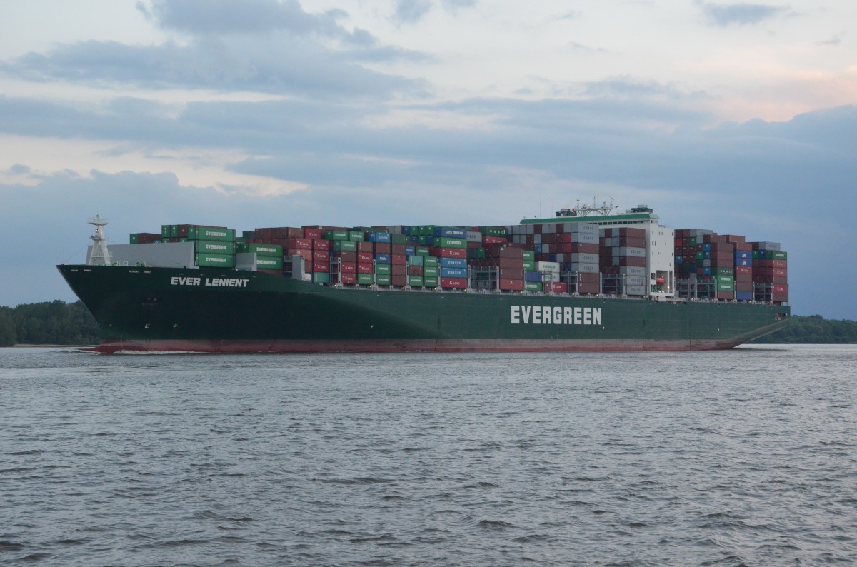 EVER LENIENT, Containerschiff von Evergreen.  Heimathafen  London  IMO: 9604146 in Wedel am 05.06.2014 gesehen. Baujahr: 2014, L; 334,80m, B; 45,80m, T; 14,20m, TEU: 8452, Geschwindigkeit 24,5kn.