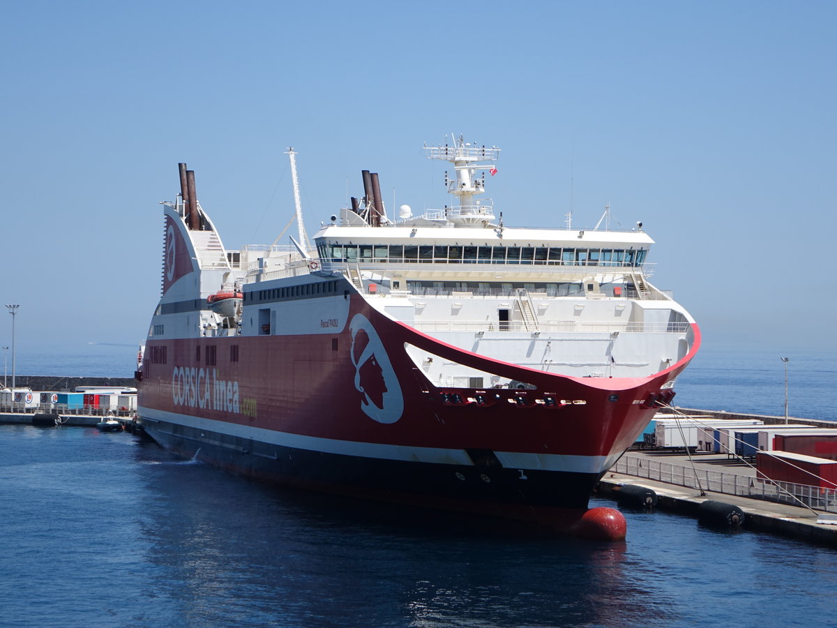 Fähre Pascal Paoli der Corsica Linea im Hafen von Bastia (19.06.2019)