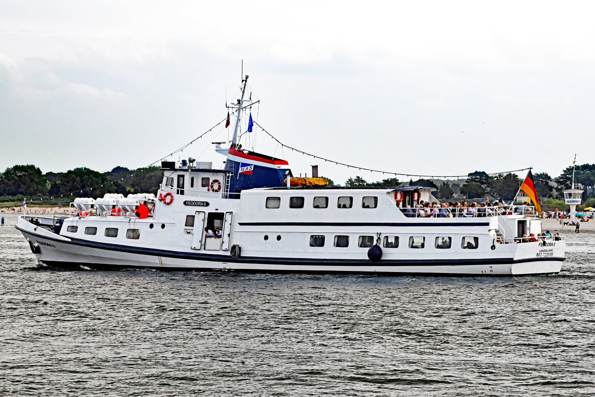 Fahrgastschiff FEODORA II (IMO 7229186) ex SVEN JOHANNSEN ex FRIEDRICHSORT am 11.09.2016 vor Lübeck-Travemünde. Es wurde 1972 gebaut, ist 37,44 Meter lang und befördert bis zu 214 Passagiere. Das Freideck hat 65 Außenplätze.