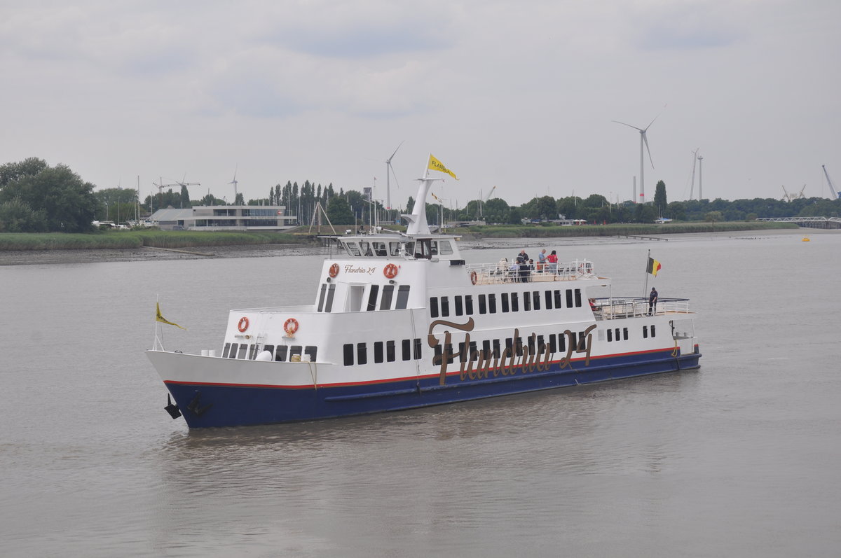 Fahrgastschiff Flandria 24 aufgenommen 15.07.2017 am Schelde in Antwerpen 