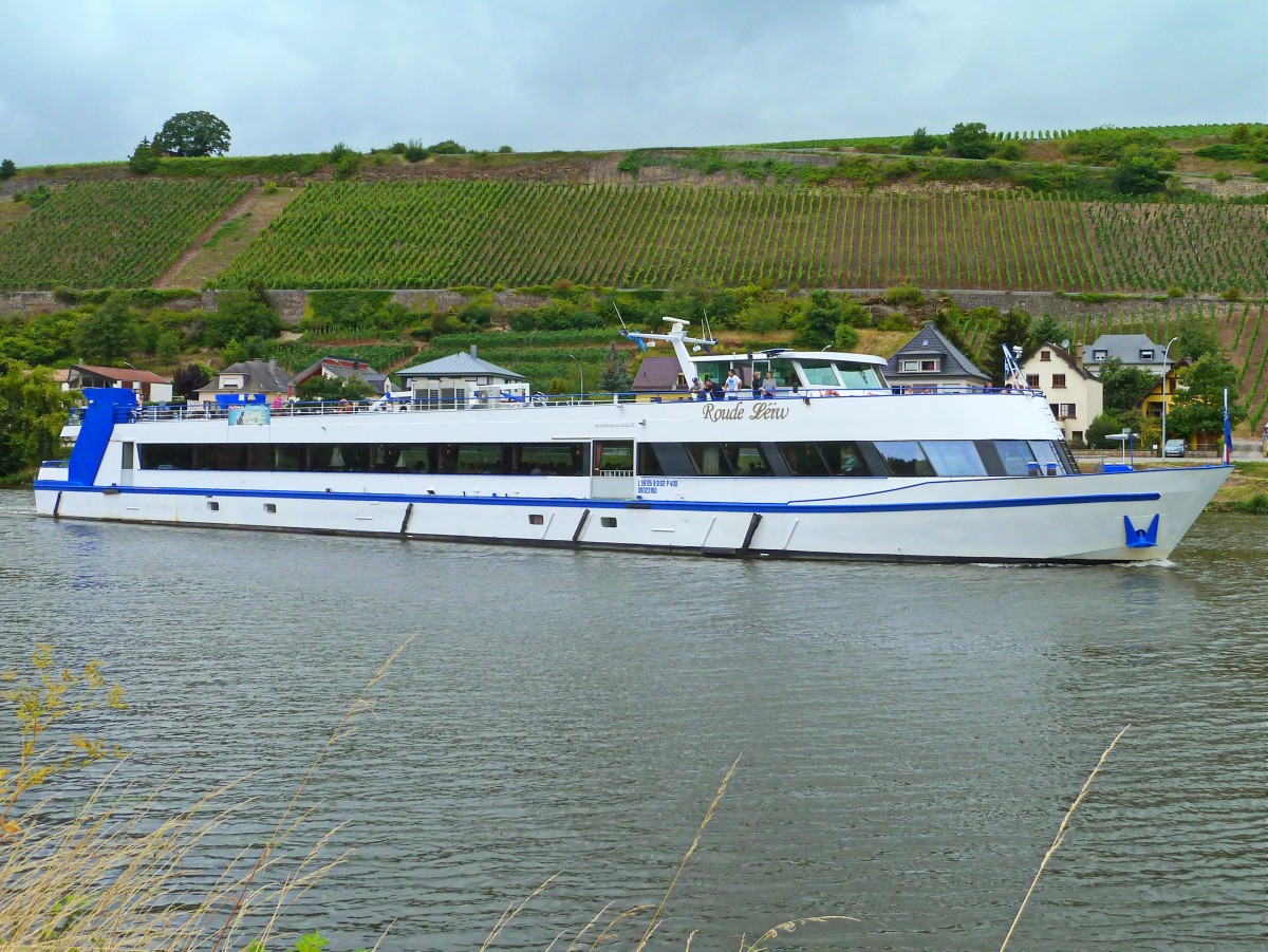 Fahrgastschiff  Roude Léiw  auf der Mosel in Ehnen (Luxemburg), 20.07.2015