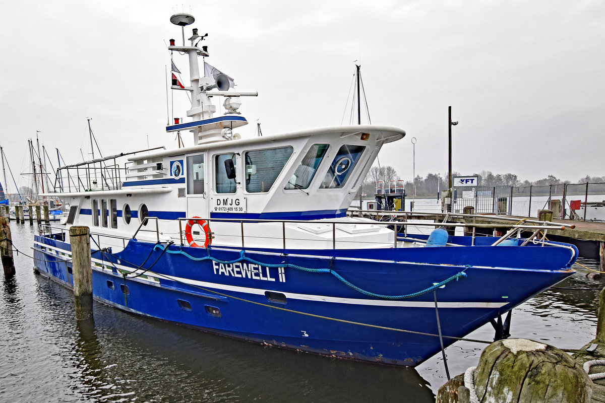 FAREWELL II am 15.4.2018 im Hafen von Lübeck-Travemünde. Das Schiff wird hauptsächlich für See-Bestattungen eingesetzt.