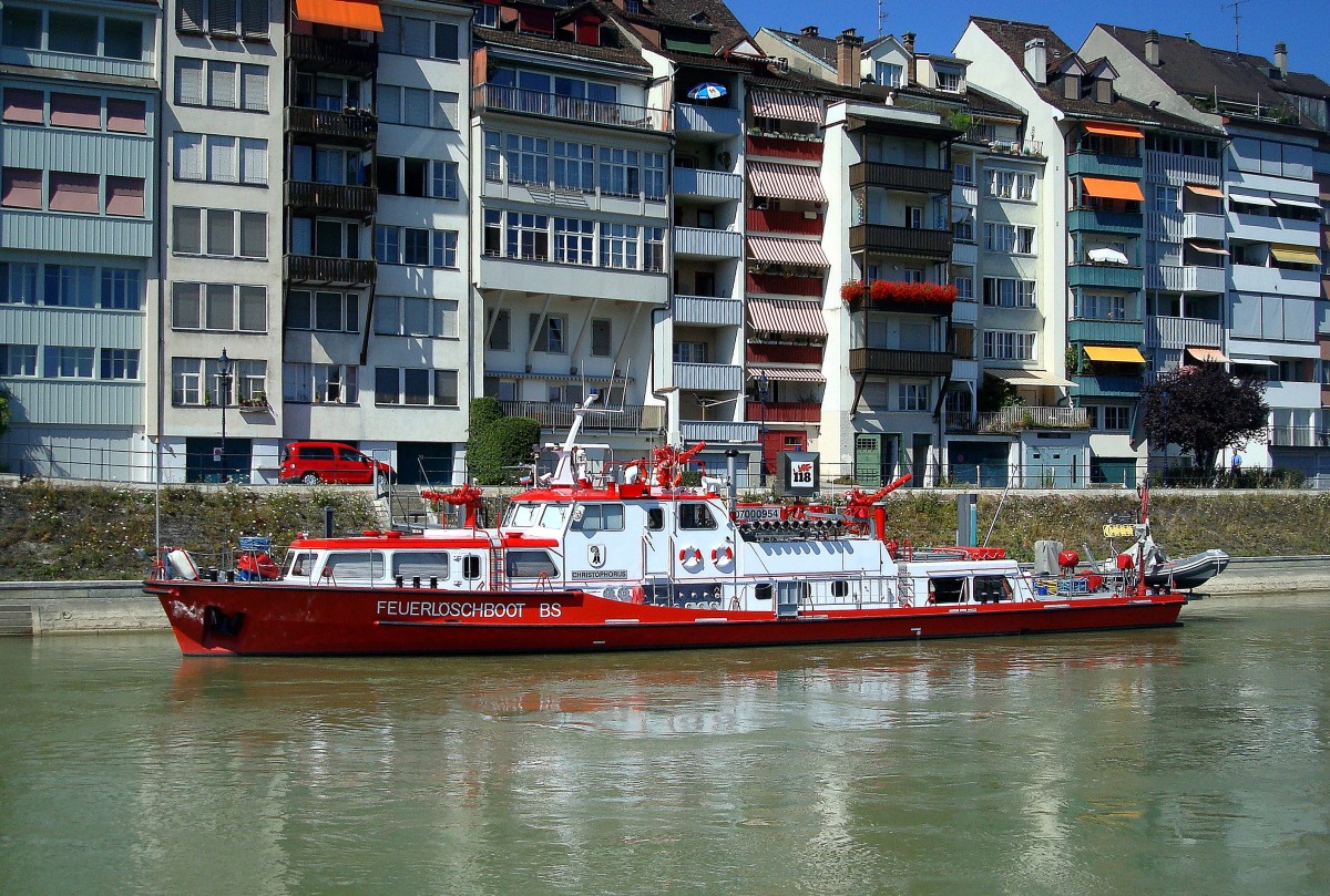 Feuerlschboot  Christophorus  der Stadt Basel, auf dem Rhein im Stadtgebiet von Basel, 1973 in Dienst gestellt, Juli 2010 