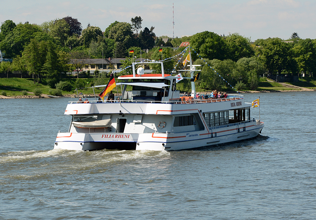 FGS Katamaran  Filia Rheni  auf dem Rhein bei Königswinter - 03.05.2014