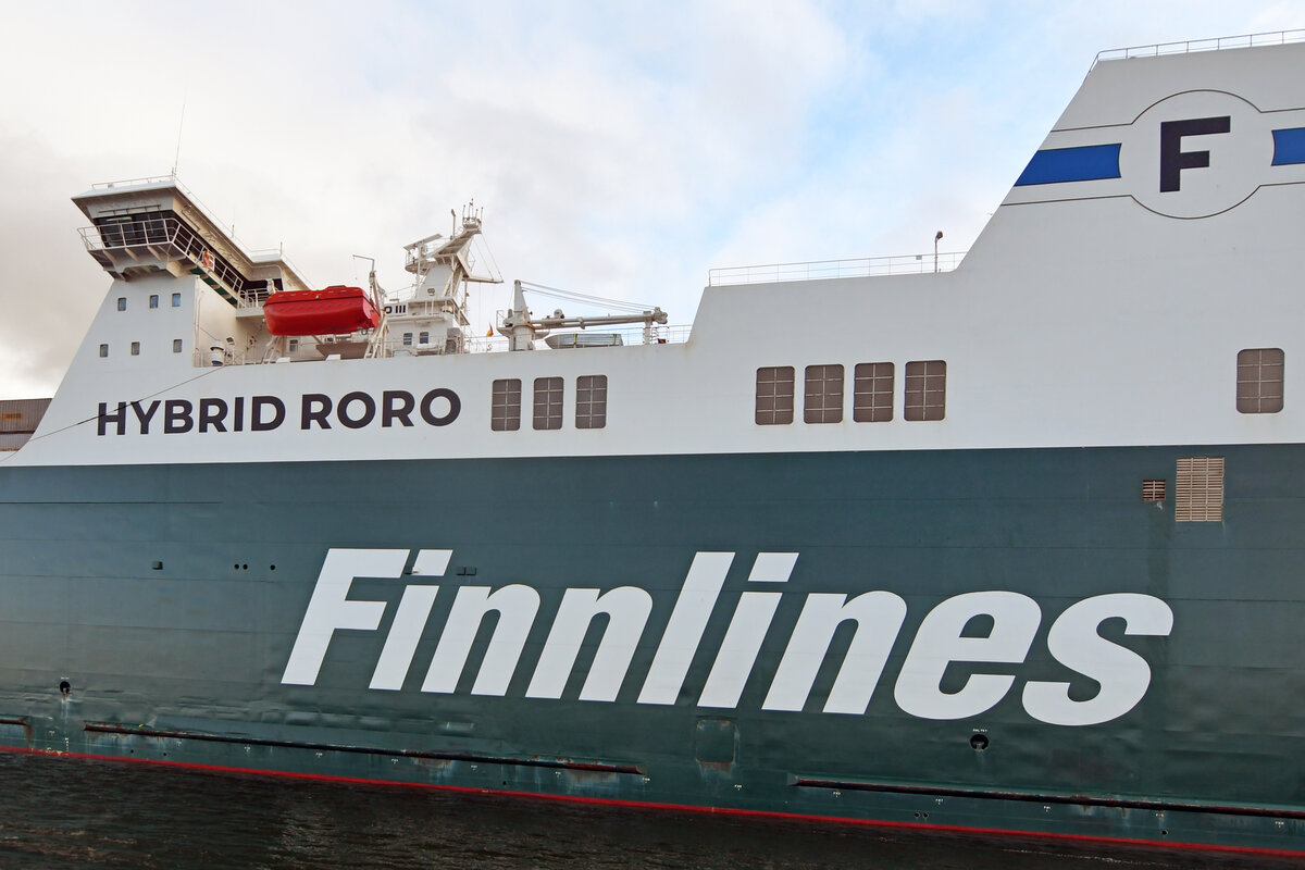 FINNECO III, Ro-Ro Cargo Ship, IMO 9856854, am 03.02.2024 auslaufend Lübeck-Travemünde