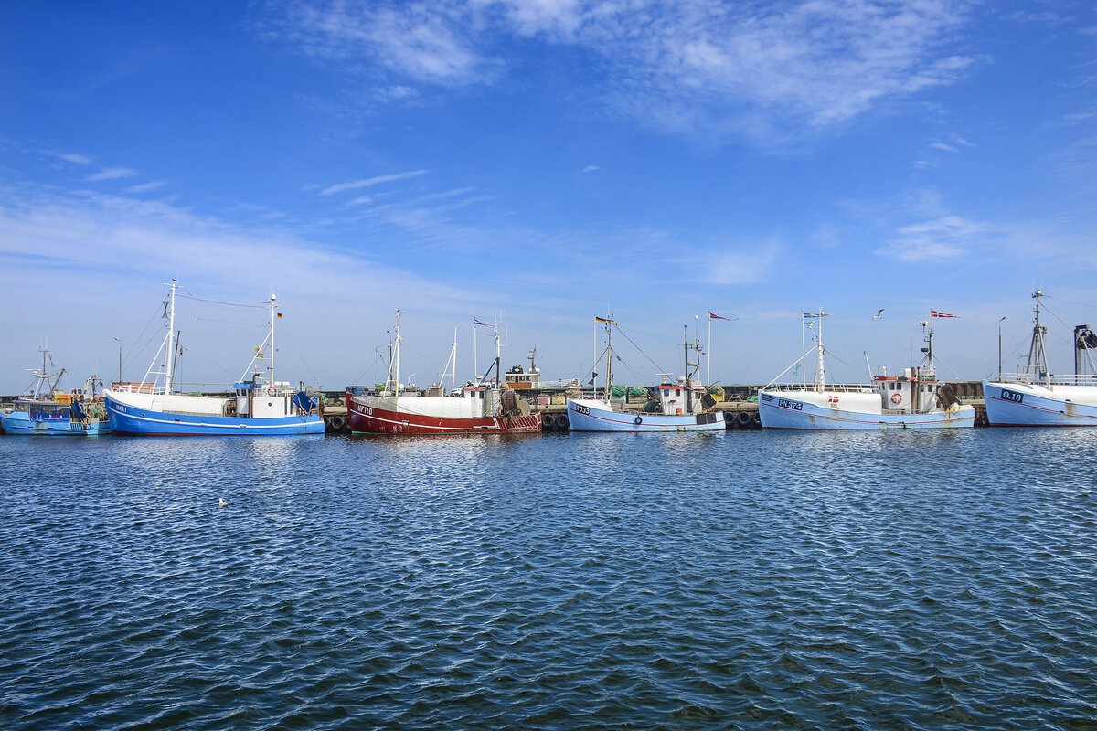 Fischerboote im Hafen von Gilleleje in Nordseeland. Aufnahme: 24. Juni 2023.
