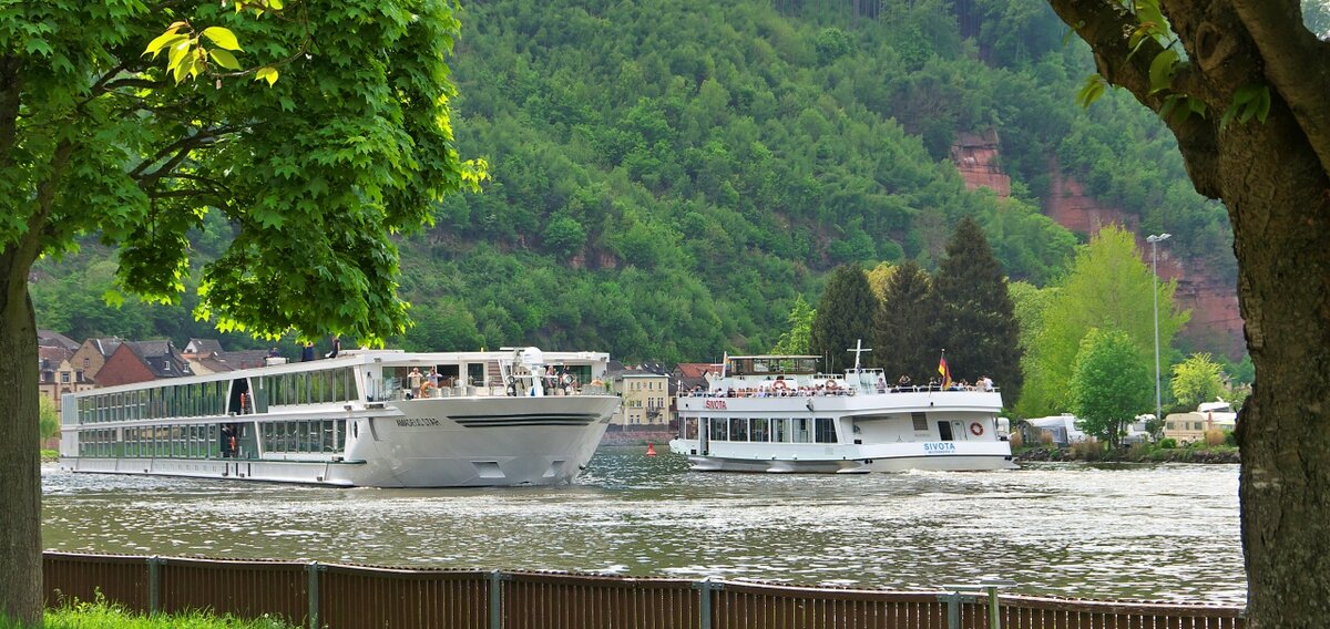 Flußkreuzfahrer trifft Fahrgastschiff.
Am 07.05.2022 trafen sich auf dem Main in Miltenberg die Amadeus Star und die Sivota.