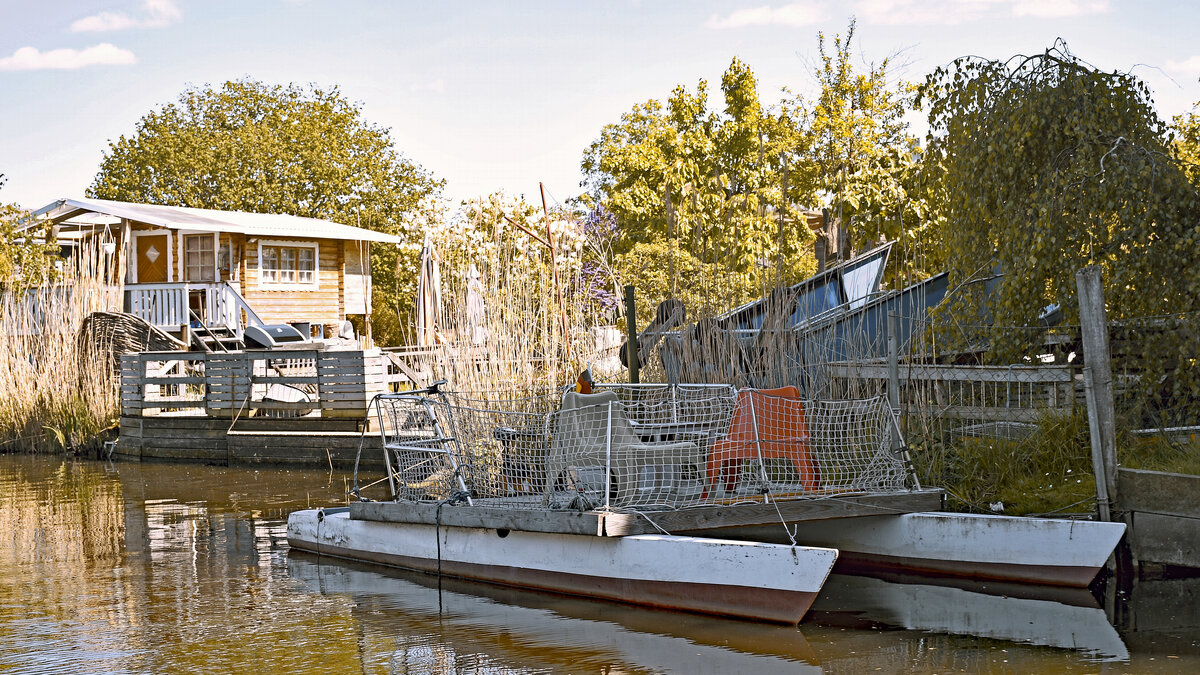  Freizeitboot  bei der Lachswehr Lübeck, Alte Trave. Aufnahme vom 15.05.2022
