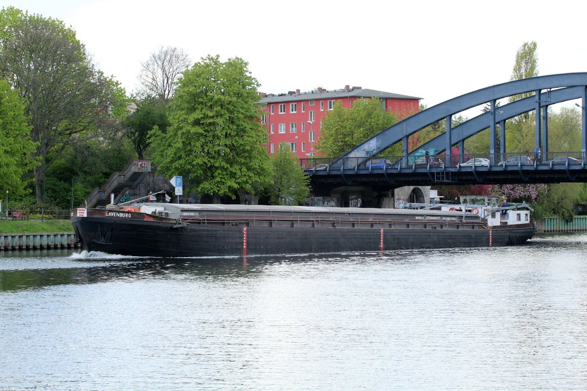 GMS Lavenburg (08348067 , 67 x 7,25m) am 26.04.2017 auf der Havel in Berlin-Spandau zu Berg in die Spreemündung einfahrend.
