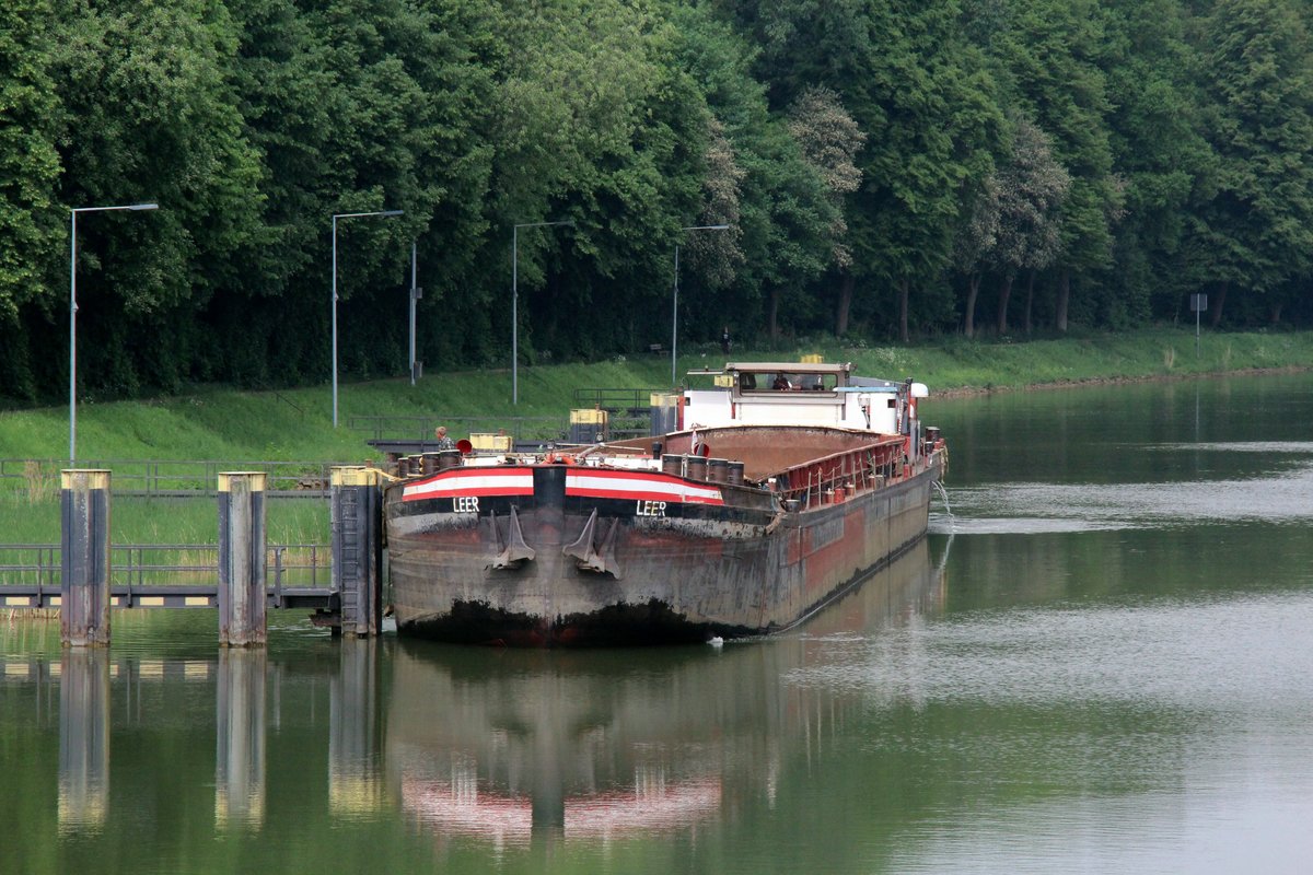 GMS Leer (04016600 , 80 x 8,20m) am 11.05.2018 im Unterwasser der Schleuse Altenrheine / Dortmund-Ems-Kanal.