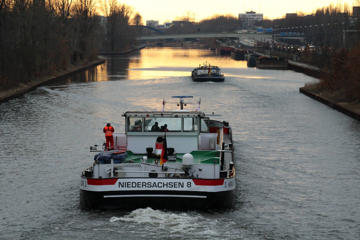 GMS Niedersachsen 8 (04002200 , 85 x 9m) am 16.02.2016 im Berliner Westhafenkanal zu Tal.