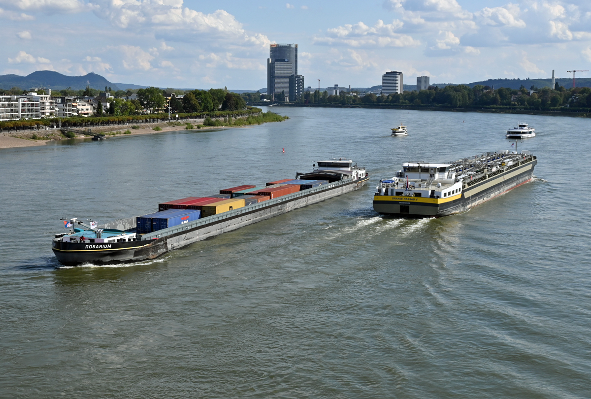 GMS ROSARIUM  und TMS ORANJE NASSAU V auf dem Rhein in Bonn - 02.09.2020