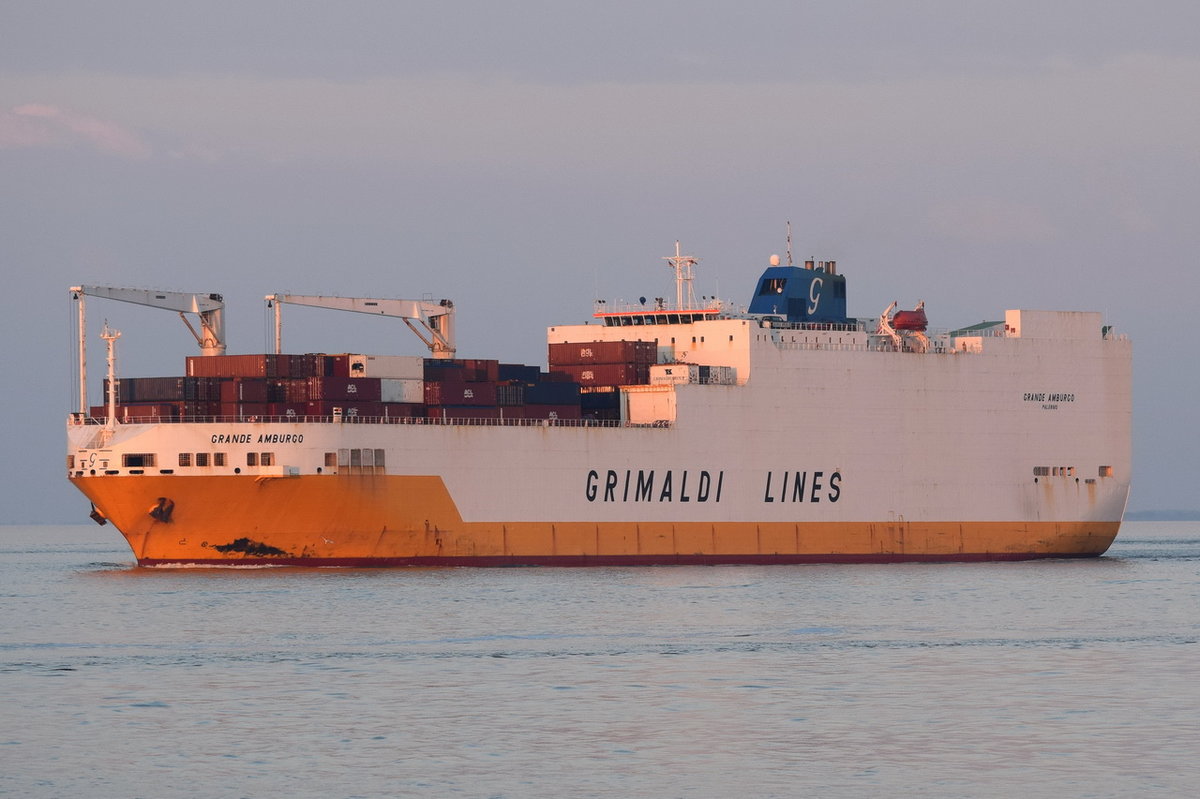 GRANDE AMBURGO , Ro-Ro/Container  , IMO 9246607 , Baujahr 2003 , 1321 TEU , 214 × 32.3m , 20.05.2017  Cuxhaven