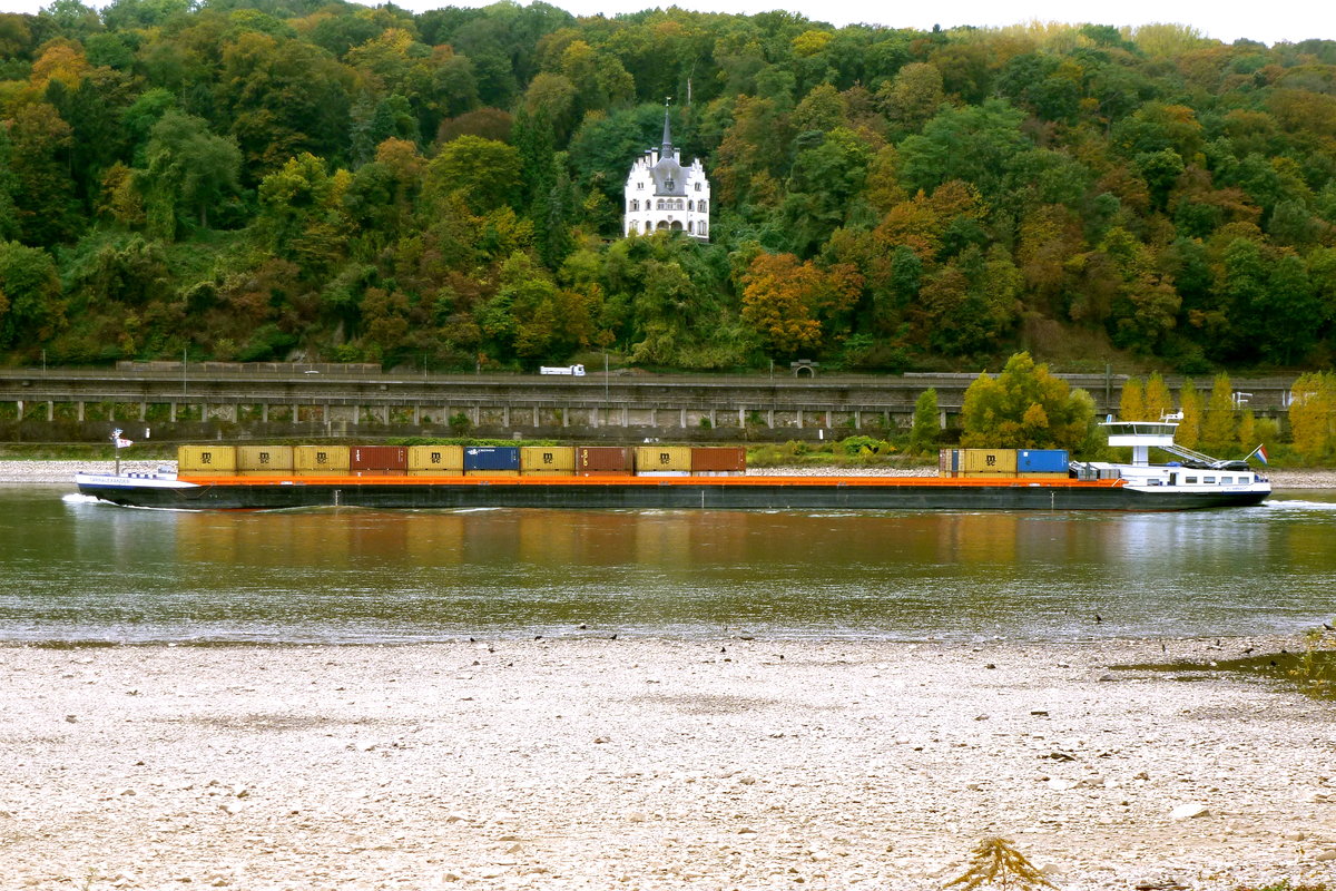 Gütermotorschiff Carinalexander, Flagge: Niederlande, auf Bergfahrt auf dem Rhein bei Unkel. Aufnahmedatum: 17.10.2016