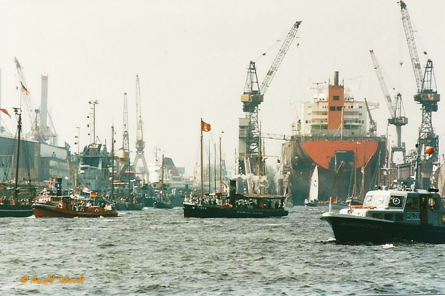 Hamburg am 7.5.1988 (Hafengeburtstag): Impressionen vor den (Schwimm-) Docks von Blohm + Voss /