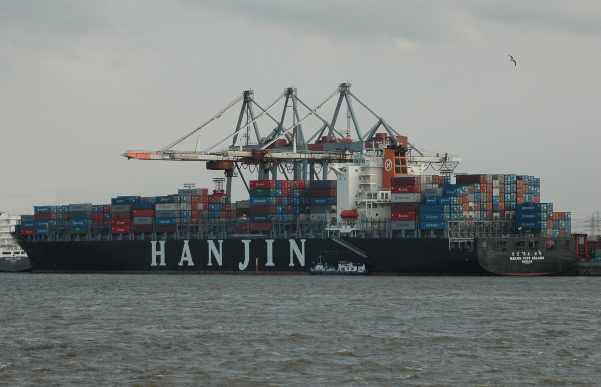Hanjin Port Kelang Containerschiff beim Lschen der Ladung im Hamburger Hafen. IMO: 9312949, Baujahr: 2006 Lnge: 304.00 m Breite: 40.00 m Tiefgang: 14.20 m Container: 6655 TEU Geschwindigkeit: 26.50 kn gesehen am 19.04.2007.
