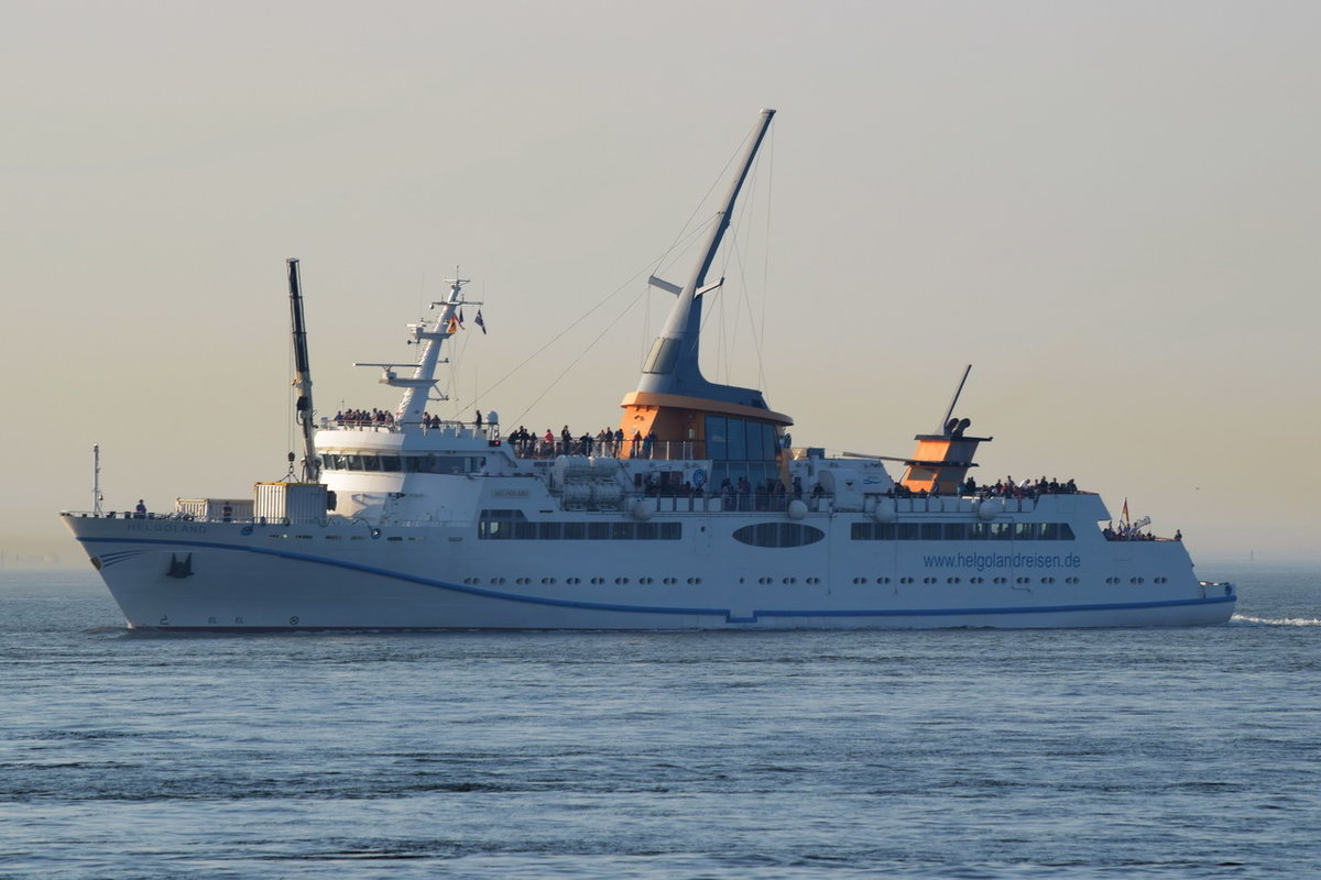 HELGOLAND , Passenger/Cargo Ship , IMO 9714862 , Baujahr 2015 , 82.57m × 12.85m ,  am 04.09.2018 bei der Alten Liebe Cuxhaven 
