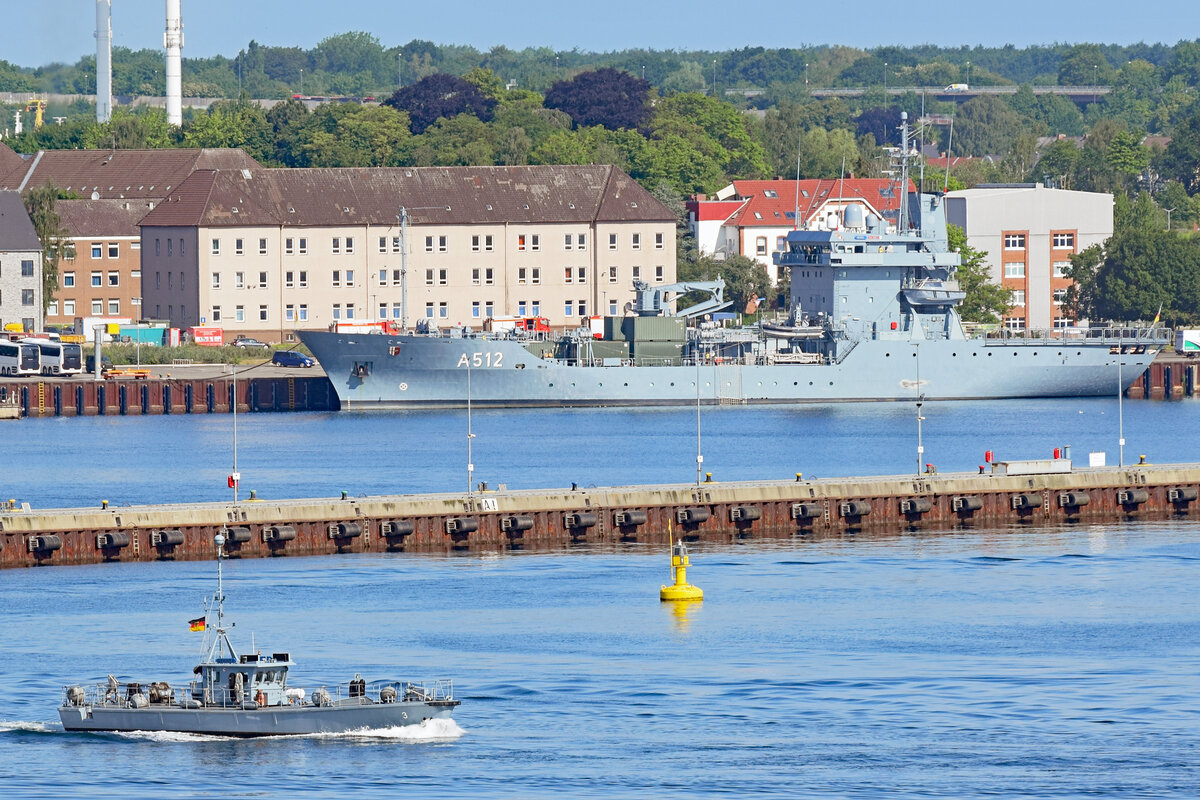Hohlstabfernräumgerät SEEHUND 3 und Tender A 512 MOSEL am 15.06.2022 in Kiel