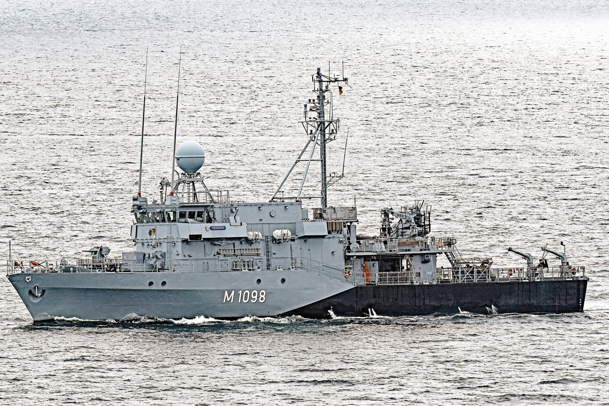 Hohlstablenkboot M1098 SIEGBURG in der Ostsee. Aufnahme vom 23.08.2016