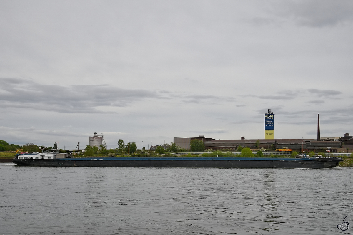 Im Bild das Gütermotorschiff MARIE (ENI: 02324012), welches Anfang Mai 2021 auf dem Rhein bei Duisburg unterwegs war.