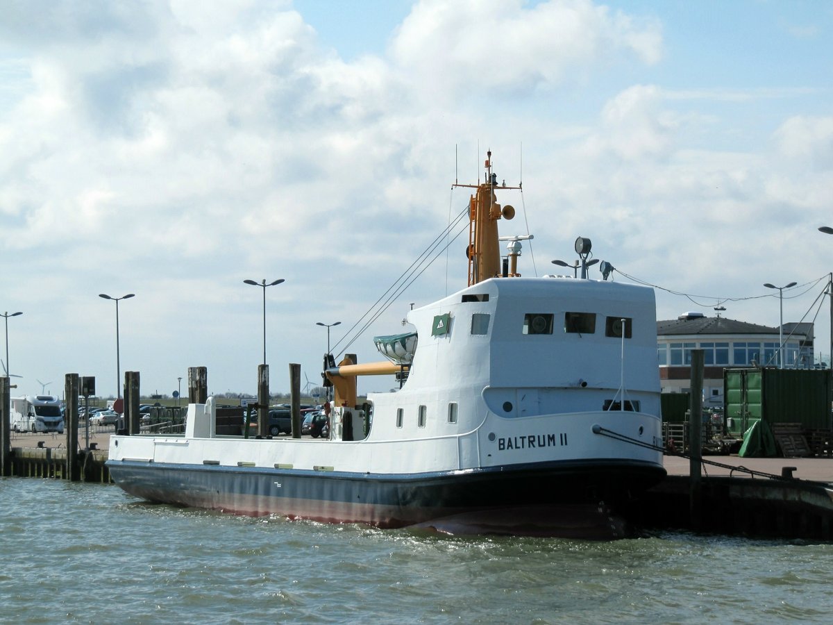 Inselversorger Baltrum II (IMO 8136075 , 31,24 x 6,4m) am 01.04.2018 im Hafen von Neßmersiel.