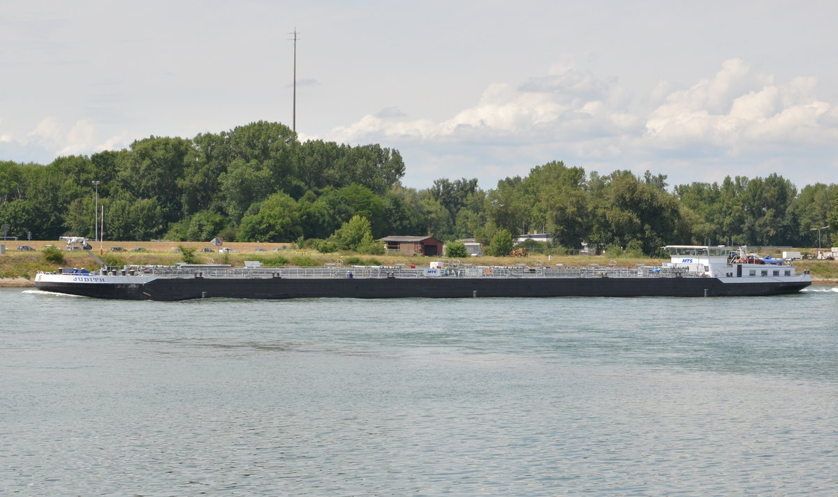 Judith Tankschiff,  auf dem Rhein bei Karlsruhe. L. B. 110 m, 11m. 27.06.2017